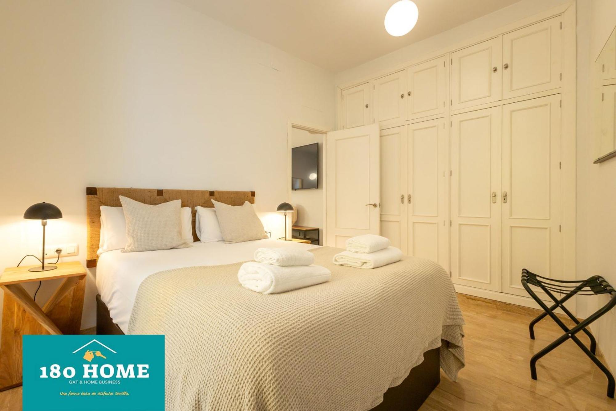 180 Home Goyeneta Luxury Севилья Экстерьер фото